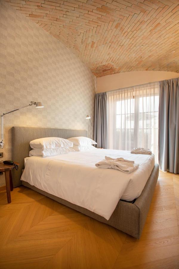 Villaggio Narrante - Cascina Galarej Serralunga d'Alba Bagian luar foto