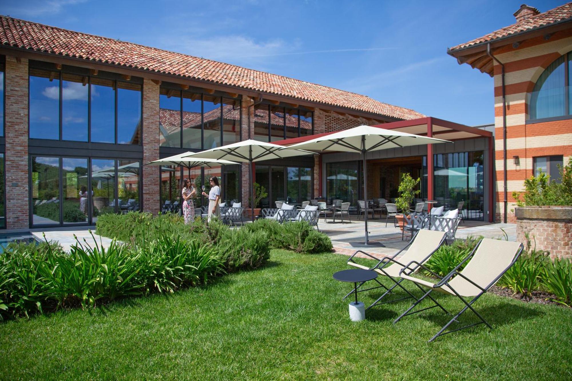 Villaggio Narrante - Cascina Galarej Serralunga d'Alba Bagian luar foto